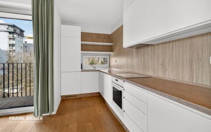 Prenajímame priestranný byt na Seberíniho ulici s parkovacím miestom v garáži