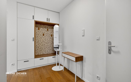 Prenajímame priestranný byt na Seberíniho ulici s parkovacím miestom v garáži