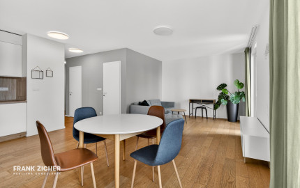 Prenajímame priestranný byt na Seberíniho ulici s parkovacím miestom v garáži