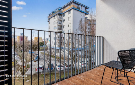 Prenajímame priestranný byt na Seberíniho ulici s parkovacím miestom v garáži