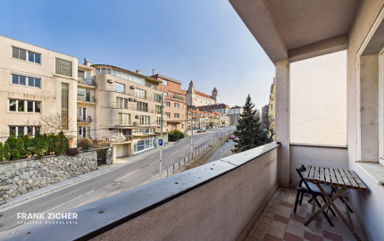 REZERVOVANÉ - Predávame veľkometrážny 4-izbový byt na Palisádach s výhľadom na hrad