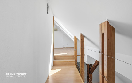 REZERVOVANÉ Predávame 2-izbový mezonetový byt v Starom Meste na ulici 29. augusta