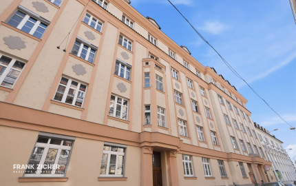 REZERVOVANÉ Predávame 2-izbový mezonetový byt v Starom Meste na ulici 29. augusta