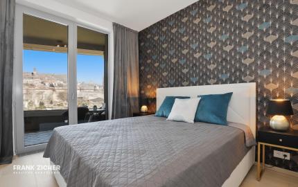 Predávame dizajnový 2i byt s výhľadom na hrad a panoramu Starého mesta, VEŽA 1 SKY PARK