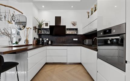 Predávame 2,5-izbový byt po kompletnej rekonštrukcii v Starom meste orientovaný do vnútrobloku s možnosťou parkovania