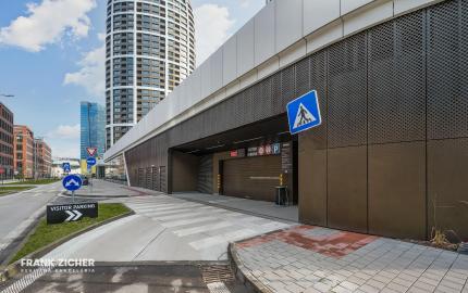 Predávame dizajnový 2i byt s výhľadom na hrad a panoramu Starého mesta, VEŽA 1 SKY PARK
