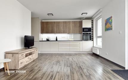 Prenajímame 3-izbový byt na ulici Pri Hrubej lúke s parkovacím miestom v garáži, domáci miláčikovia sú vítaní