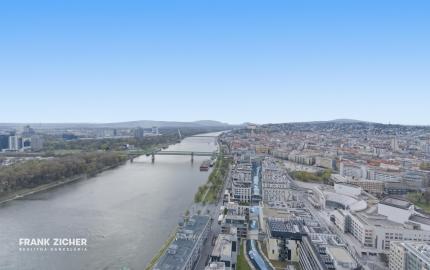 Prenajímame dizajnový 2-izbový byt na 35.poschodí v EUROVEA TOWER