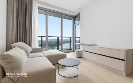 Prenajímame dizajnový 2-izbový byt na 35.poschodí v EUROVEA TOWER