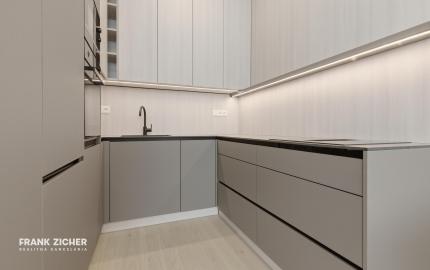 Prenajímame dizajnový 2-izbový byt na 35.poschodí v EUROVEA TOWER