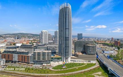 Prenajímame dizajnový 2-izbový byt na 35.poschodí v EUROVEA TOWER