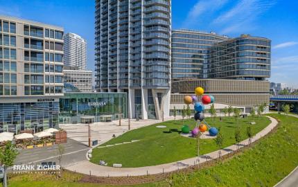 Prenajímame dizajnový 2-izbový byt na 35.poschodí v EUROVEA TOWER