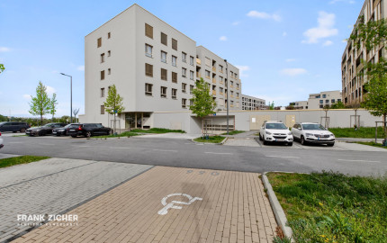 Predávame kompletne zariadený byt s loggiou a garážou v rezidenčnom projekte Bory Nový Dvor