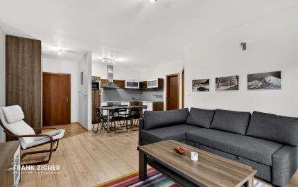 Predávame 2-izbový byt s veľkorysým balkónom v srdci Nízkych Tatier