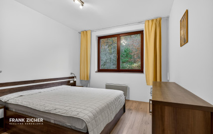 Predávame 2-izbový byt s veľkorysým balkónom v srdci Nízkych Tatier