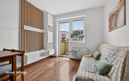 Predávame 2-izbový byt s balkónom v projekte Vodotika na Šustekovej ulici