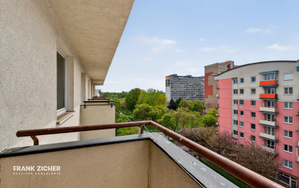 Predávame 2-izbový byt s balkónom v projekte Vodotika na Šustekovej ulici