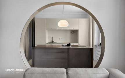 Predávame architektonický unikát v srdci 500 bytov: Kde sa betón stretáva so svetlom