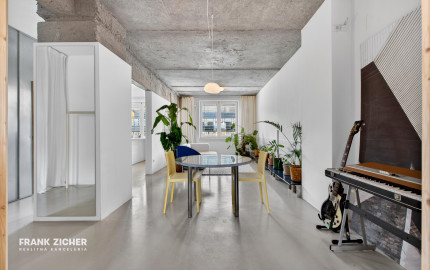 Predávame architektonický unikát v srdci 500 bytov: Kde sa betón stretáva so svetlom
