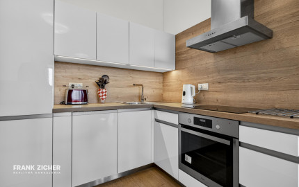 Prenajímame priestranný 2 izbový byt s výhľadom na Bratislavský hrad, PANORAMA CITY