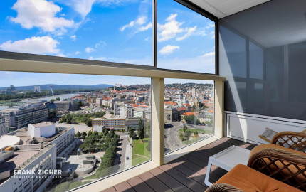 Prenajímame priestranný 2 izbový byt s výhľadom na Bratislavský hrad, PANORAMA CITY