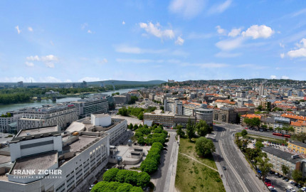 Prenajímame priestranný 2 izbový byt s výhľadom na Bratislavský hrad, PANORAMA CITY