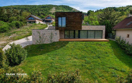Predávame nadštandardný rodinný dom s výhľadom na Devínsky hrad