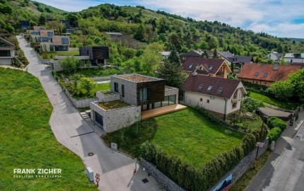 Predávame nadštandardný rodinný dom s výhľadom na Devínsky hrad