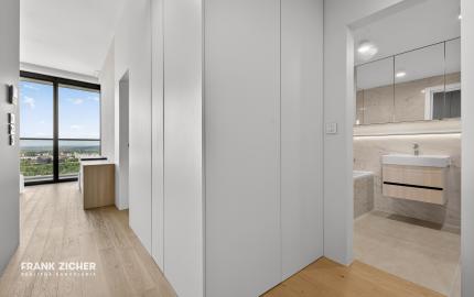 Predávame dizajnový 2-izbový byt na 35.poschodí s panoramatickým výhľadom EUROVEA TOWER