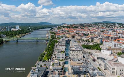 Predávame dizajnový 2-izbový byt na 35.poschodí s panoramatickým výhľadom EUROVEA TOWER