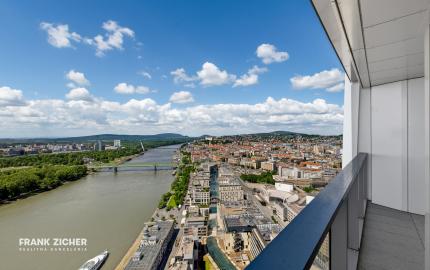 Predávame dizajnový 2-izbový byt na 35.poschodí s panoramatickým výhľadom EUROVEA TOWER