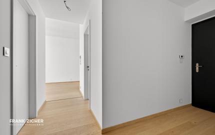 Predávame  2-izbový byt - ateliér na 35.poschodí s panoramatickým výhľadom v  EUROVEA TOWER