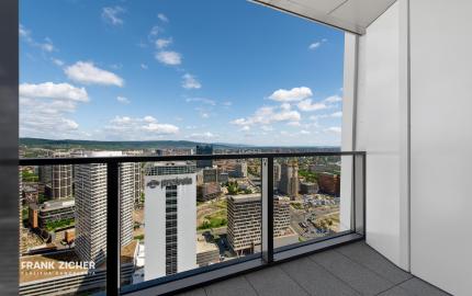 Predávame  2-izbový byt - ateliér na 35.poschodí s panoramatickým výhľadom v  EUROVEA TOWER