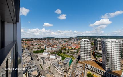 Predávame  2-izbový byt - ateliér na 35.poschodí s panoramatickým výhľadom v  EUROVEA TOWER