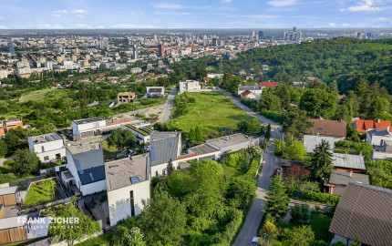 PREDÁVAME - Výnimočnú rodinnú vilu s panoramatickými výhľadmi Ahoj - Briežky
