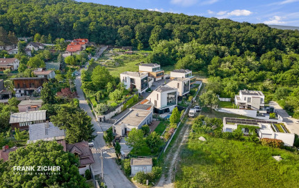 PREDÁVAME - Výnimočnú rodinnú vilu s panoramatickými výhľadmi Ahoj - Briežky