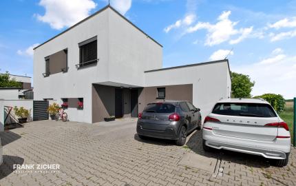 Predávame 4-izbový byt so záhradou 302 m² a dostatkom súkromia v Bernolákove