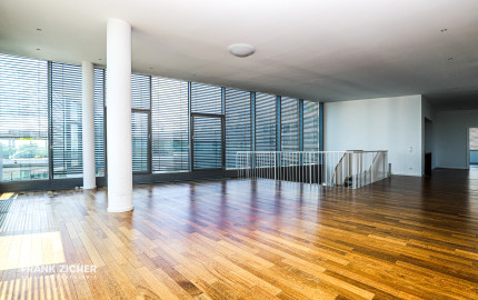 Prenajímame exkluzívny 4-izbový penthouse s panoramatickou terasou v Eurovea I