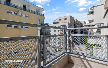 Prenajímame 2-izbový byt na Galvaniho ulici s parkovacím miestom
