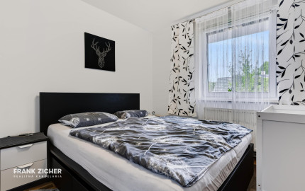 Prenajímame 2-izbový byt s balkónom, garážou a pivnicou v Mlynskej doline