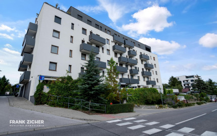 Prenajímame 2-izbový byt s balkónom, garážou a pivnicou v Mlynskej doline
