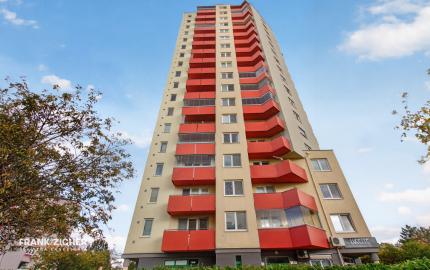 Predávame 3-izbový byt s dvoma balkónmi na 16 poschodí s panoramatickým výhľadom