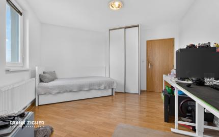 Predávame 3-izbový byt s dvoma balkónmi na 16 poschodí s panoramatickým výhľadom