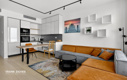 Predávame moderný 2-izb byt v 3. veži projektu Sky Park s garážovým státím
