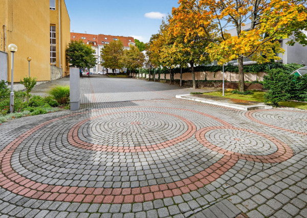 Predávame komerčný objekt – administratívna budova s parkovaním pre 25 áut a investičným potenciálom