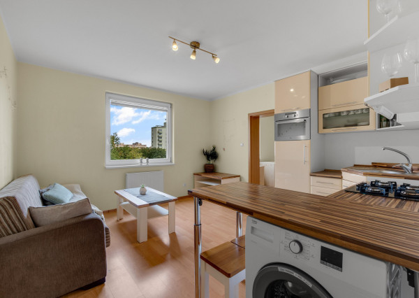 Predávame praktický 3 izbový byt pri kúpalisku Delfín v Ružinove, Miletičová ulica