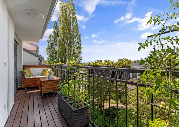 REZERVOVANÉ - Predávame 3.i byt s veľkým balkónom v kvalitnej 9 ročnej nadstavbe so súkromnou záhradou