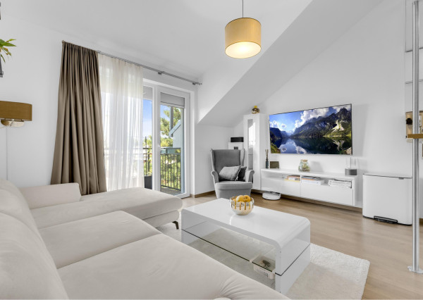 REZERVOVANÉ - Predávame 3.i byt s veľkým balkónom v kvalitnej 9 ročnej nadstavbe so súkromnou záhradou