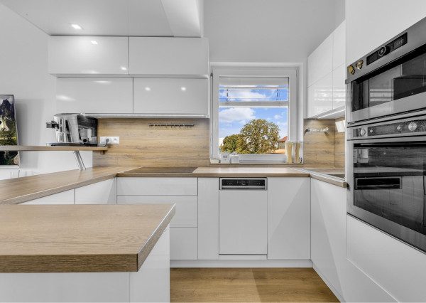 REZERVOVANÉ - Predávame 3.i byt s veľkým balkónom v kvalitnej 9 ročnej nadstavbe so súkromnou záhradou