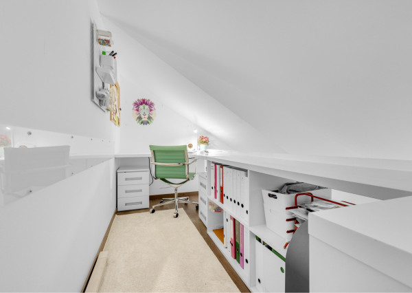 REZERVOVANÉ - Predávame 3.i byt s veľkým balkónom v kvalitnej 9 ročnej nadstavbe so súkromnou záhradou